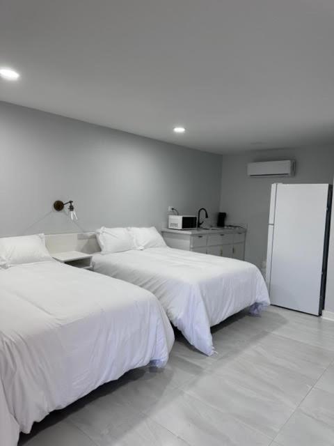 White Sands Inn, Marina, Bar & Grill 伊莎贝尔港 外观 照片