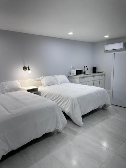 White Sands Inn, Marina, Bar & Grill 伊莎贝尔港 外观 照片