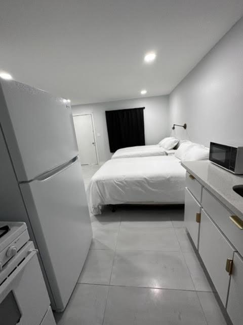 White Sands Inn, Marina, Bar & Grill 伊莎贝尔港 外观 照片