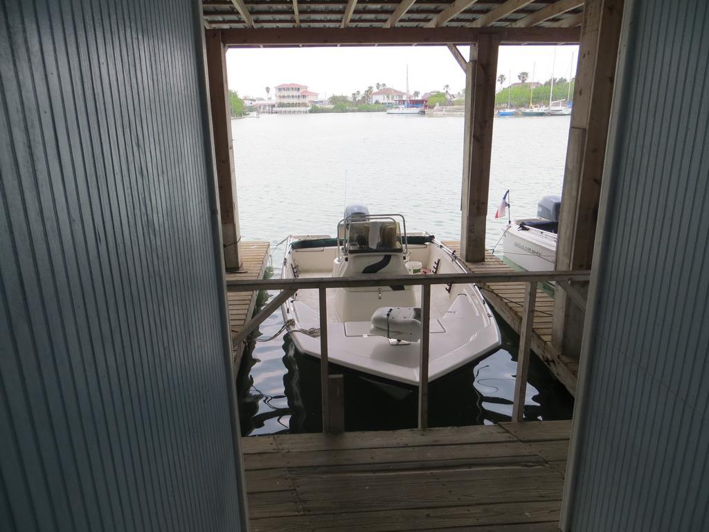 White Sands Inn, Marina, Bar & Grill 伊莎贝尔港 外观 照片