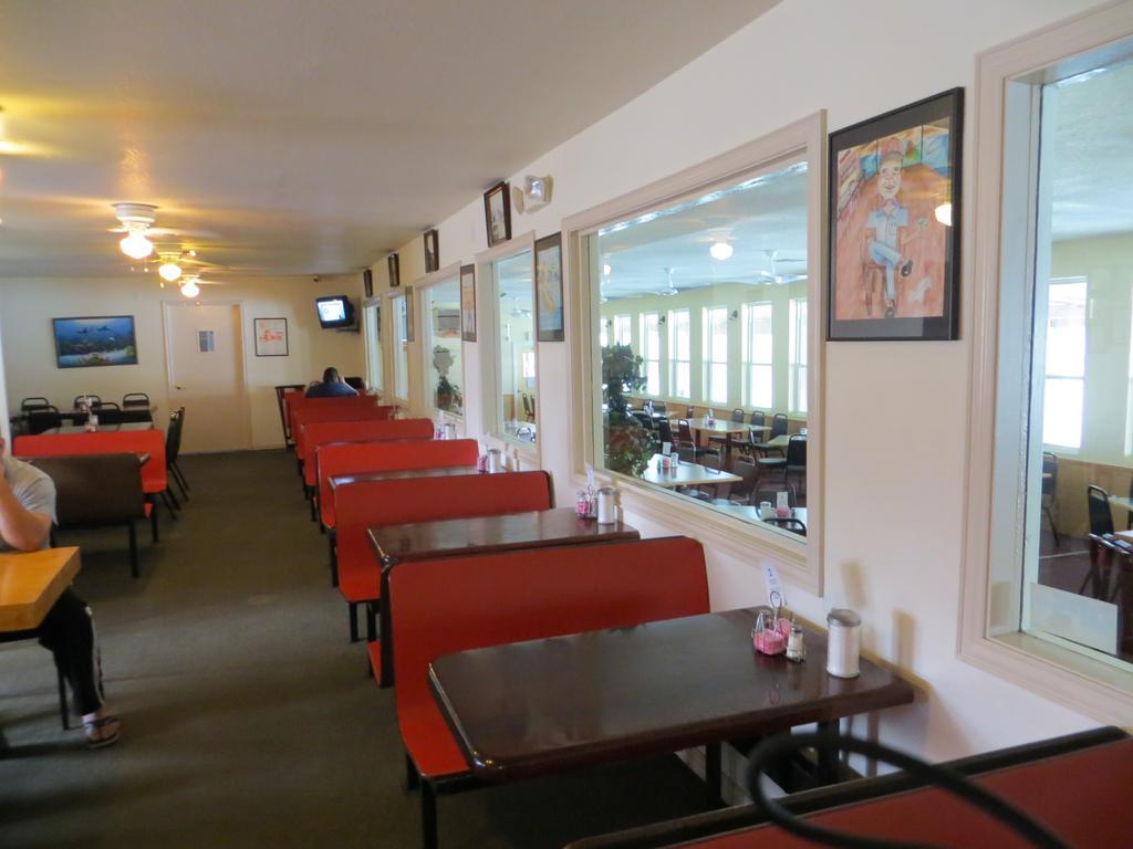 White Sands Inn, Marina, Bar & Grill 伊莎贝尔港 外观 照片